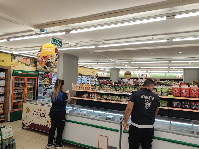 Ahmetli Belediyesi’nden Marketlerde Son Kullanma Tarihi Denetimi