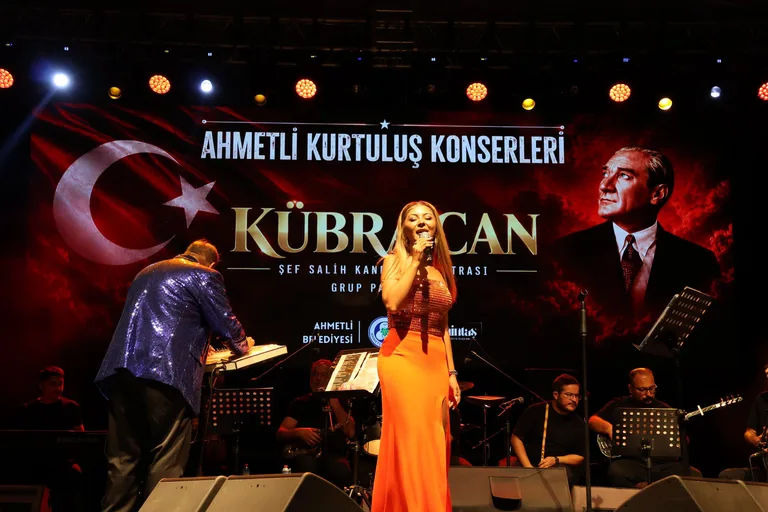Ahmetli Kurtuluş Festivali’nde İlk Konser Gecesi Coşkuyla Geçti