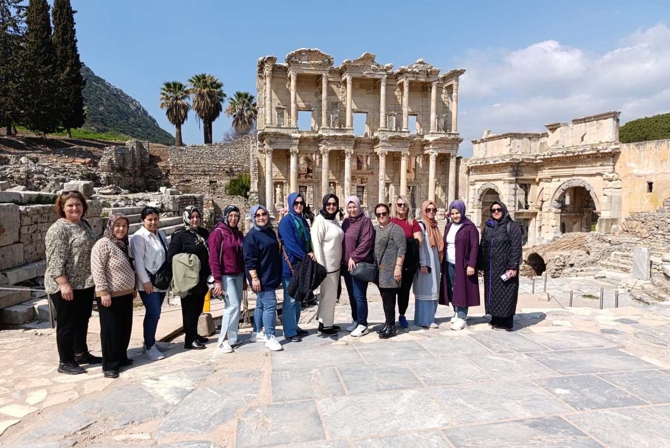 Ahmetli Belediyesi’nden Efes-Şirince’ye Kültür Yolculuğu